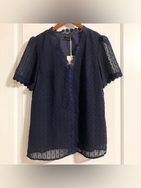 Dokotoo blouse navy blue short-sleeve, V-neck, lace trim, swiss dot women’s sz S